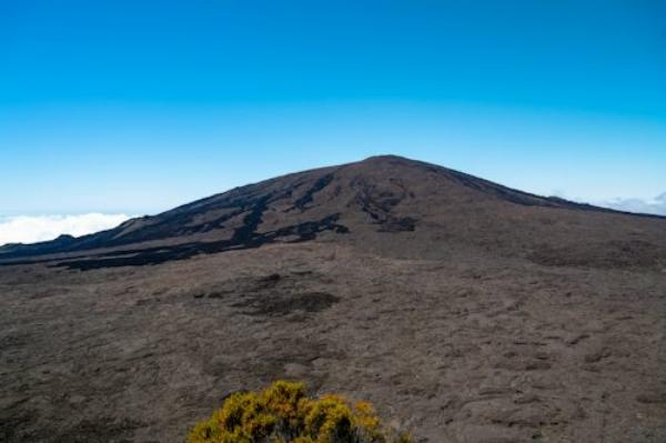 Explorer le volcan de la Python de la Fournaise